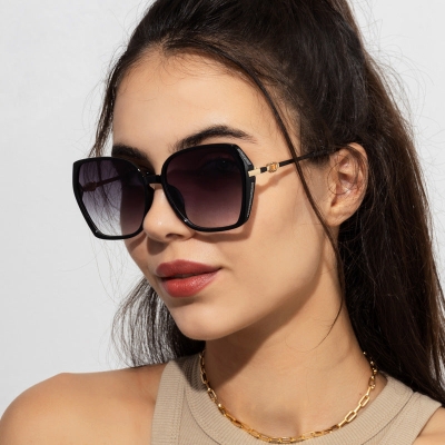 UV Resistant Large Frame Sunglasses